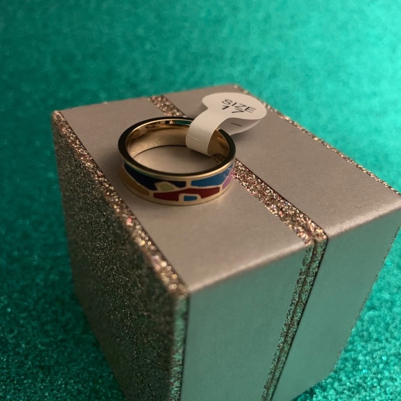 🎉Last one left! 🎉 Luxury Statement Ring - Picture 5 of 9